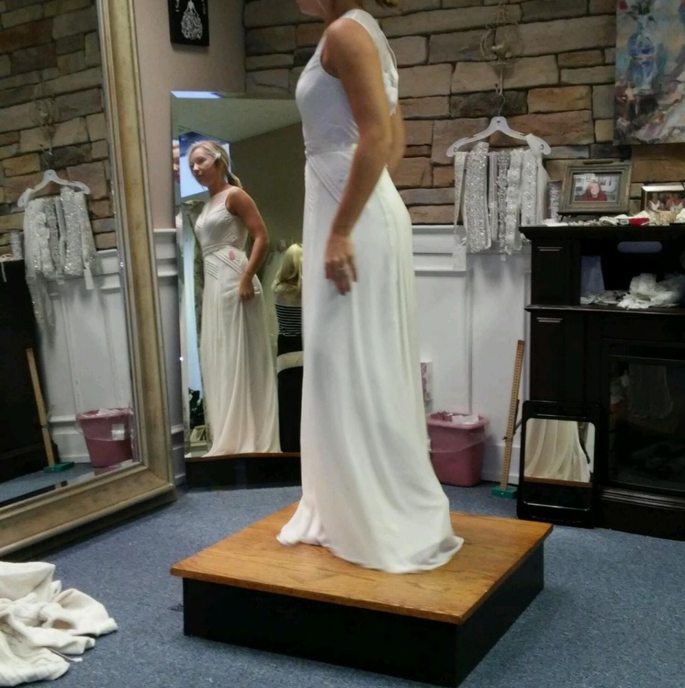 *never been worn* Wedding Dress! - Picture 2 of 3